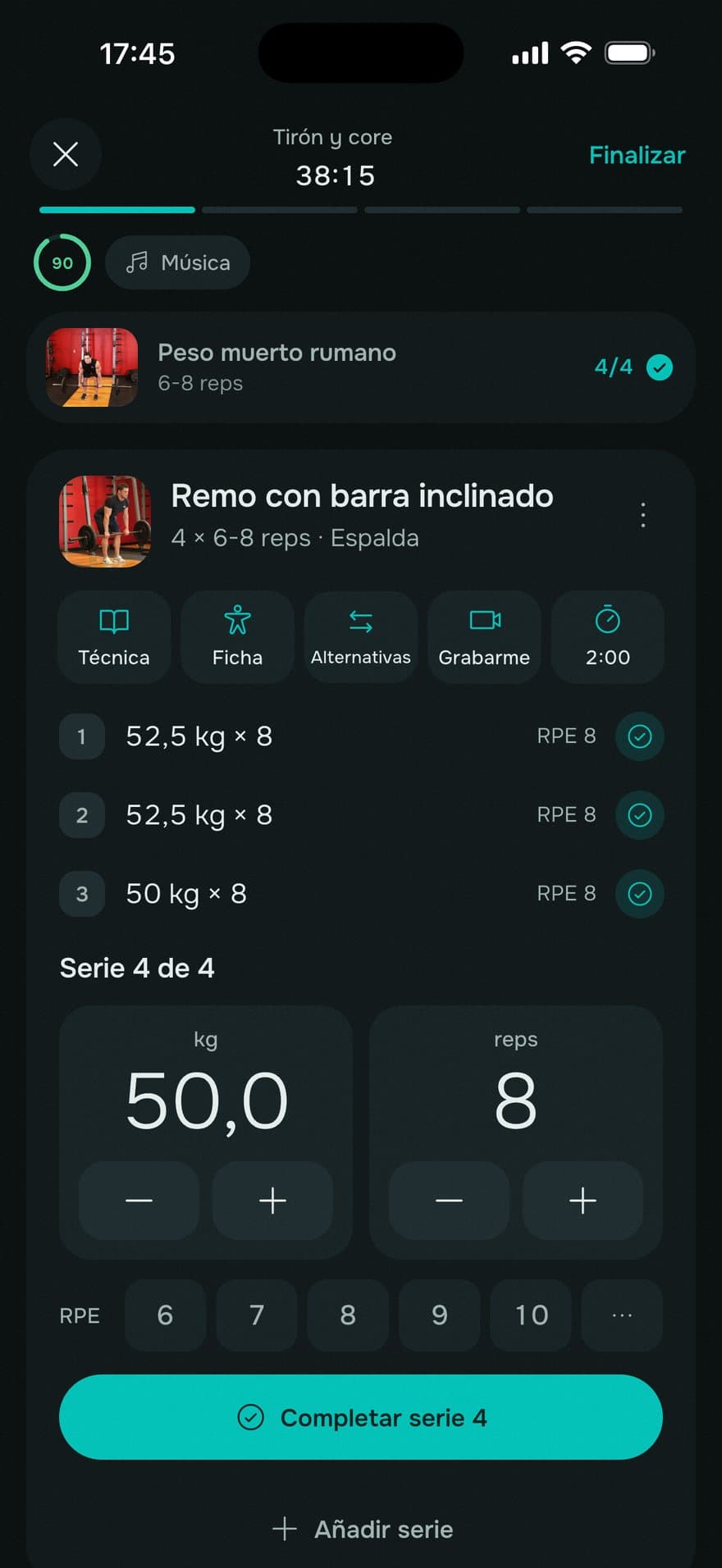 La app: una clienta registra una serie de su entreno